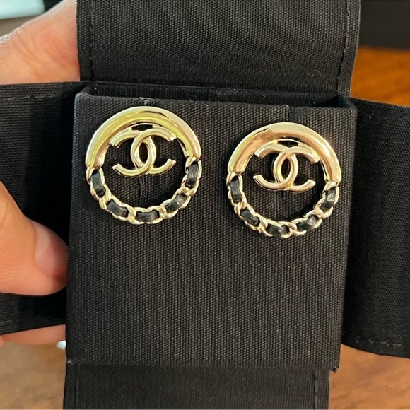 CHANEL Lambskin Chain CC Stud Earrings in Gold - Picture 1 of 8